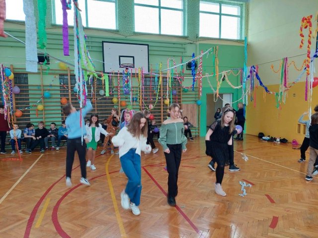 b_1024_768_0_00_images_2022_2023_Wydarzenia_zabawa_328939301_1678443505947204_7207357850729453244_n